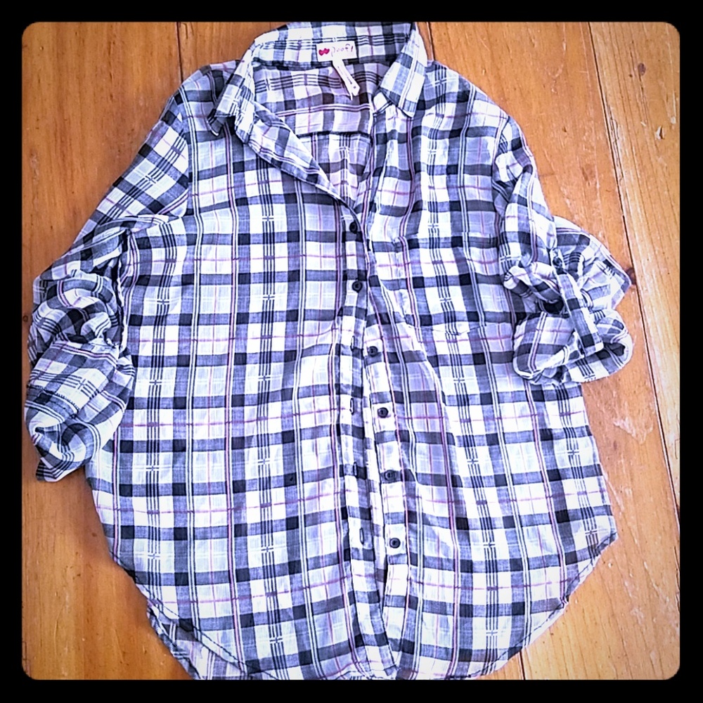 Juniors 3/4 thin button up size M